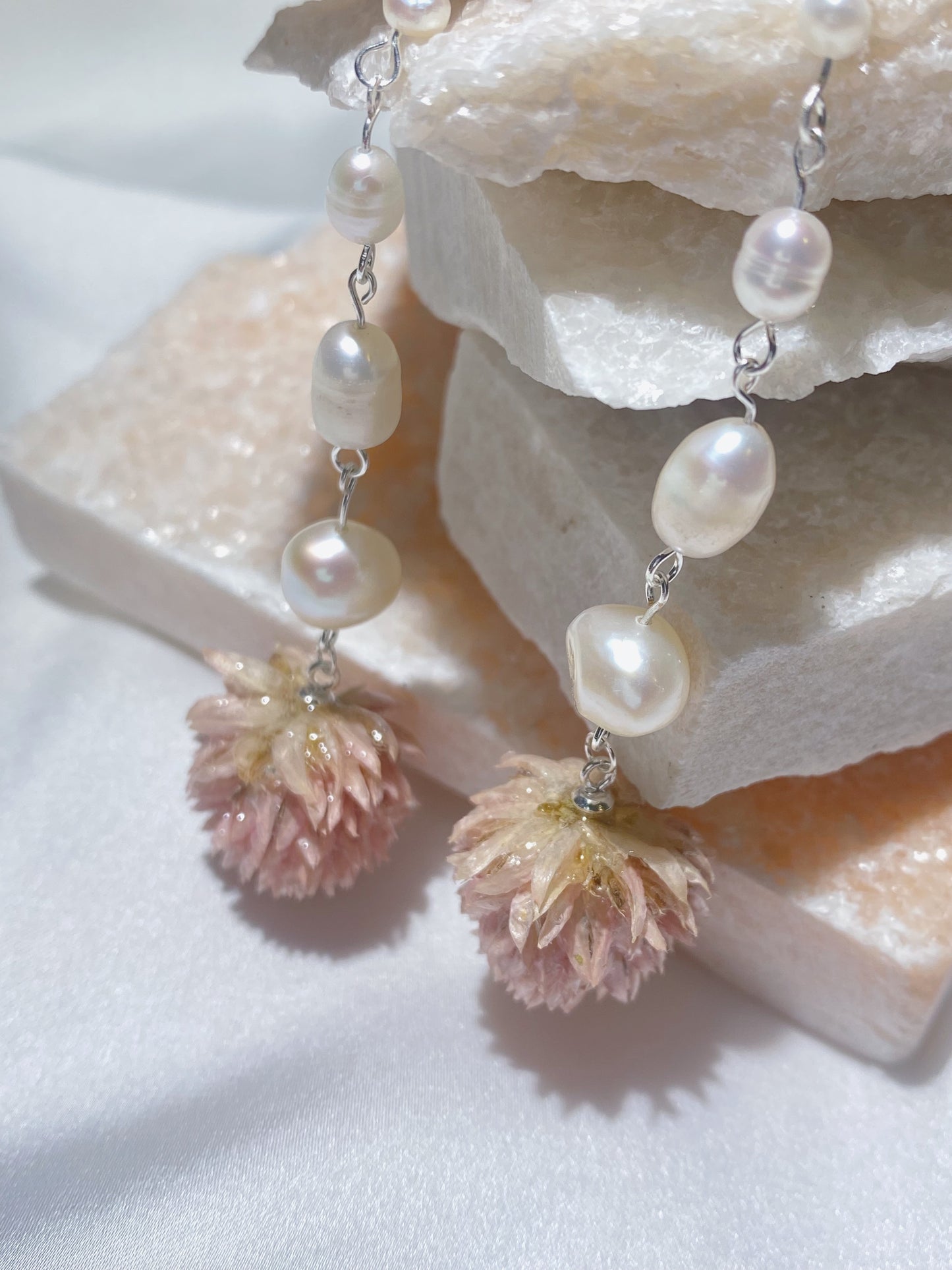 Button Bloom Elegance Pearls Dangle