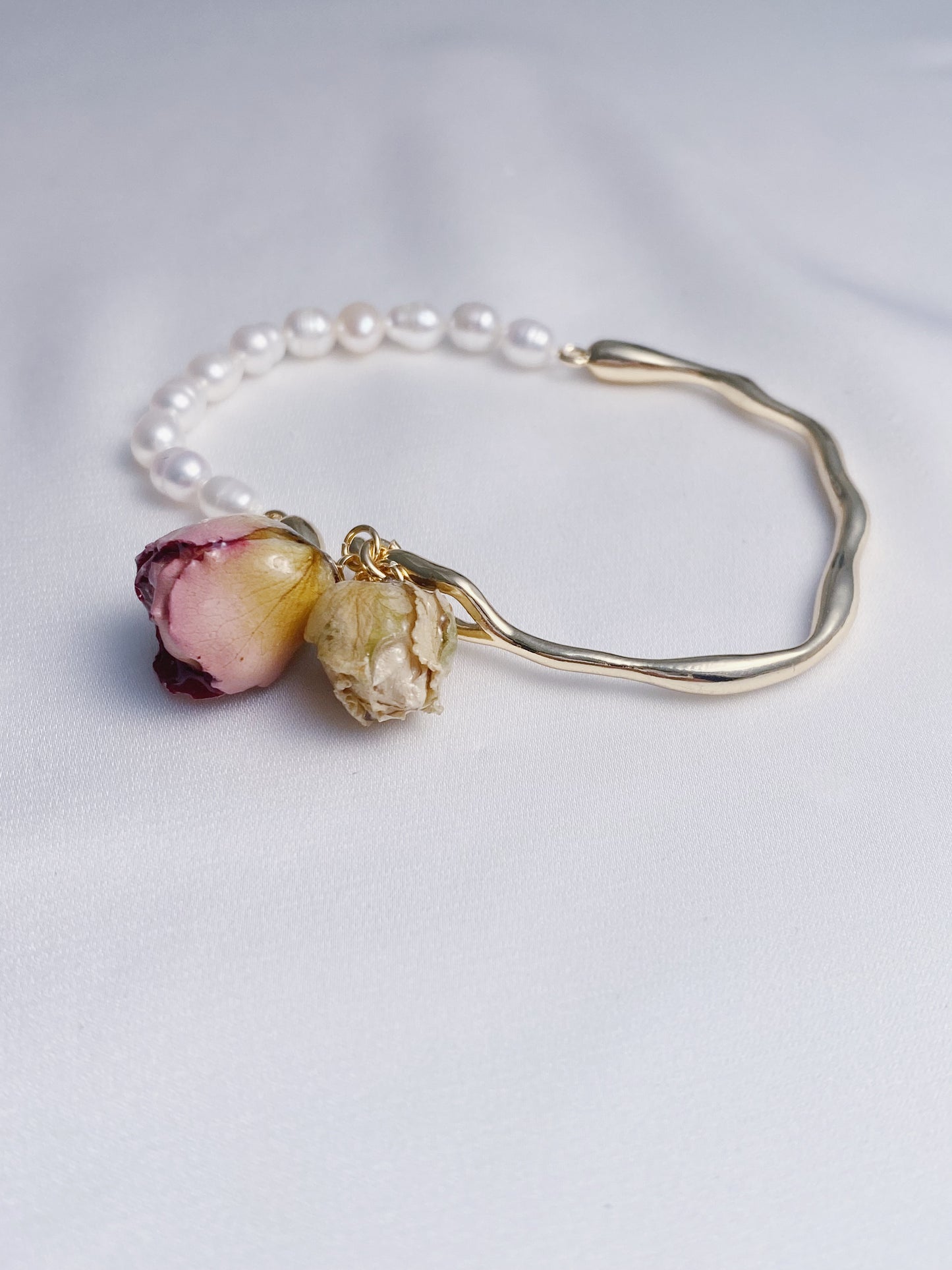 Elegance Rose Pearl Bangle