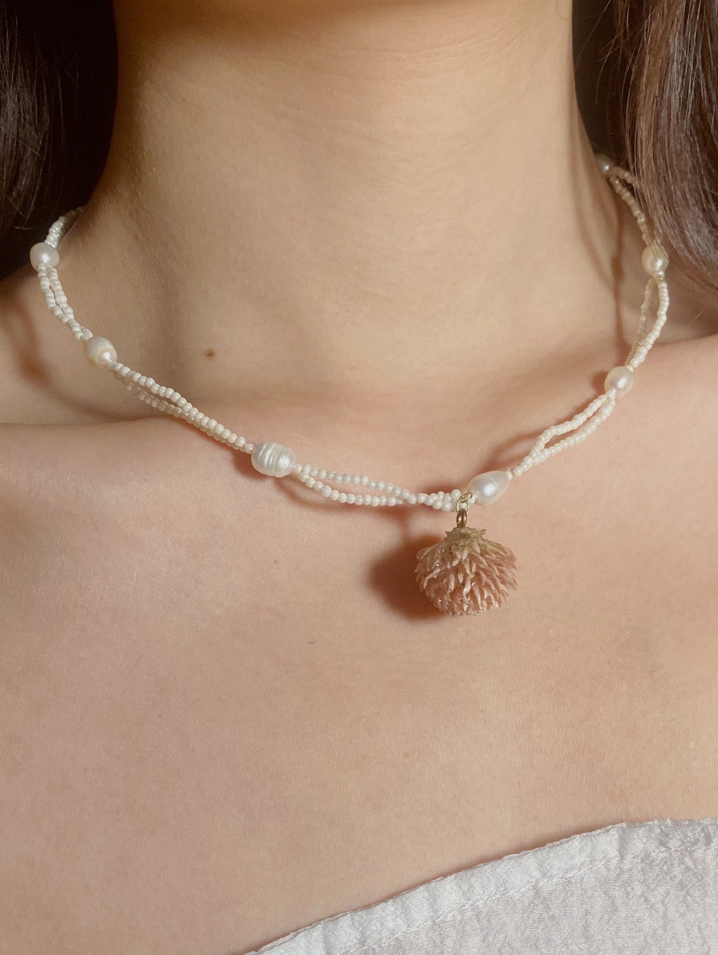 Button Bloom Elegance Pearls Necklace