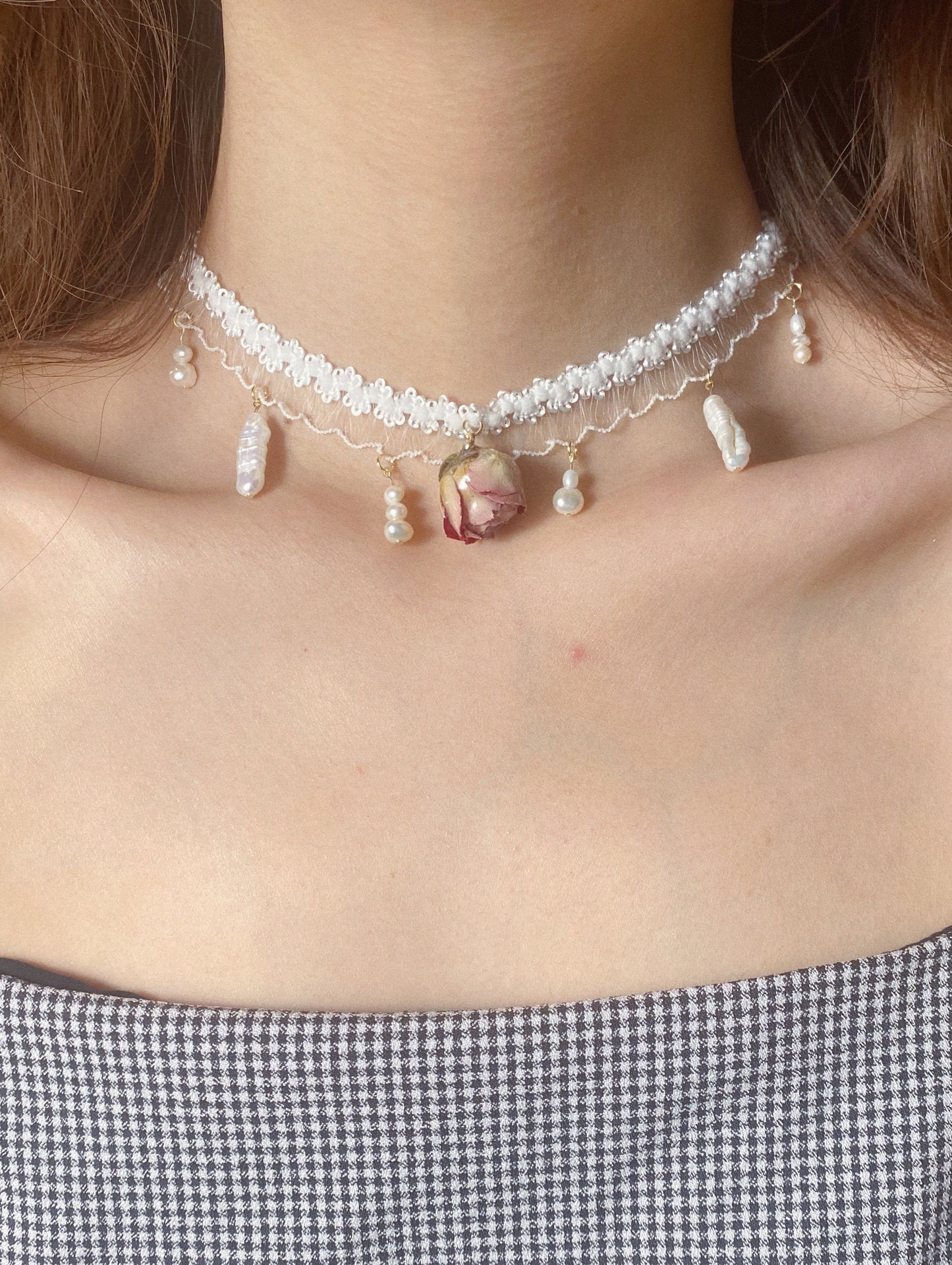 Real Rose Elastic Ruffled Ribbon Pearl Choker