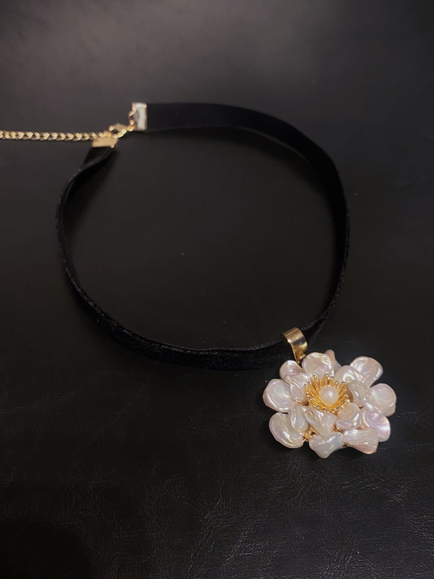 Clustered Keshi Pearl Flower Velvet Choker №13