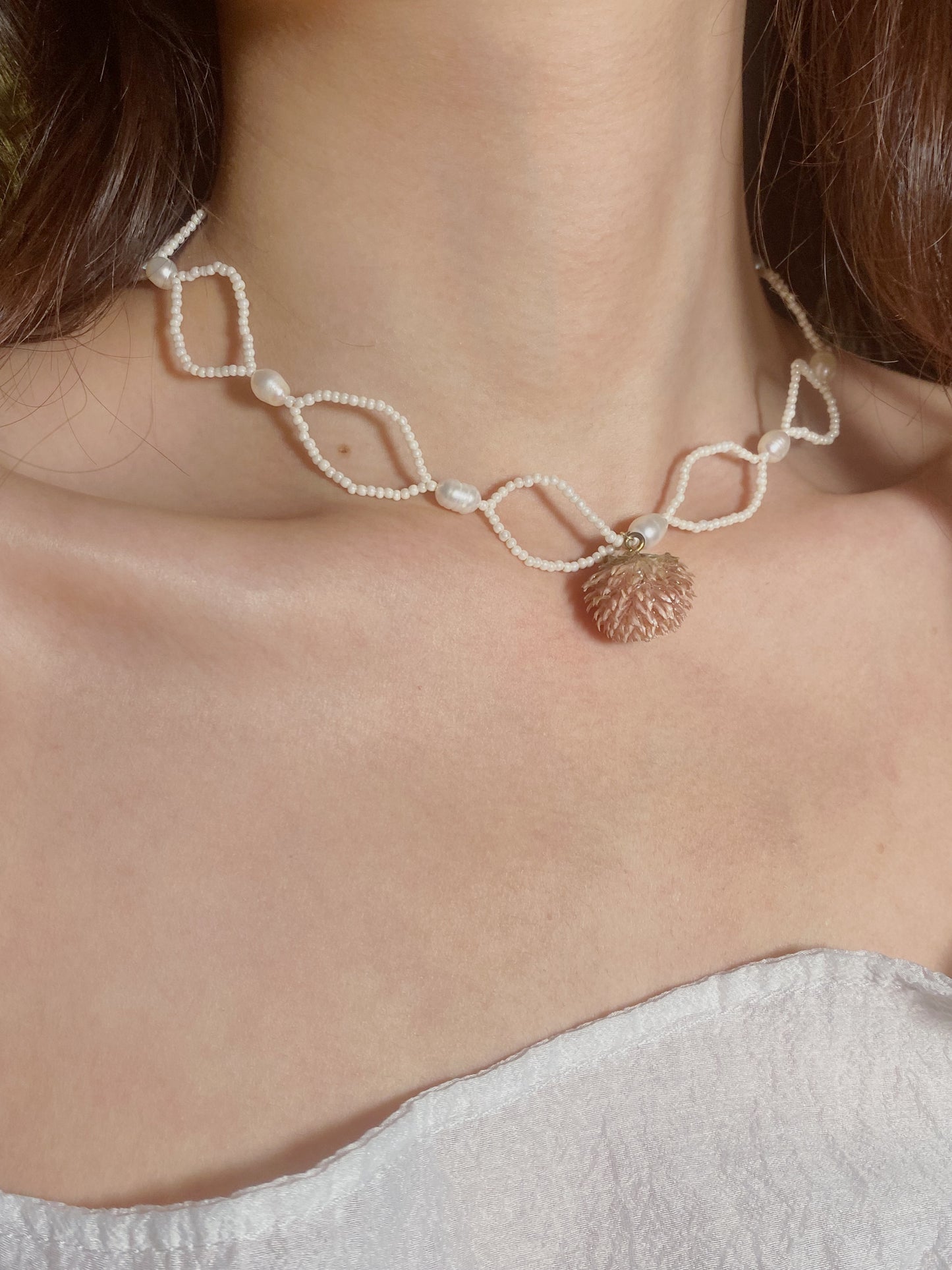 Button Bloom Elegance Pearls Necklace