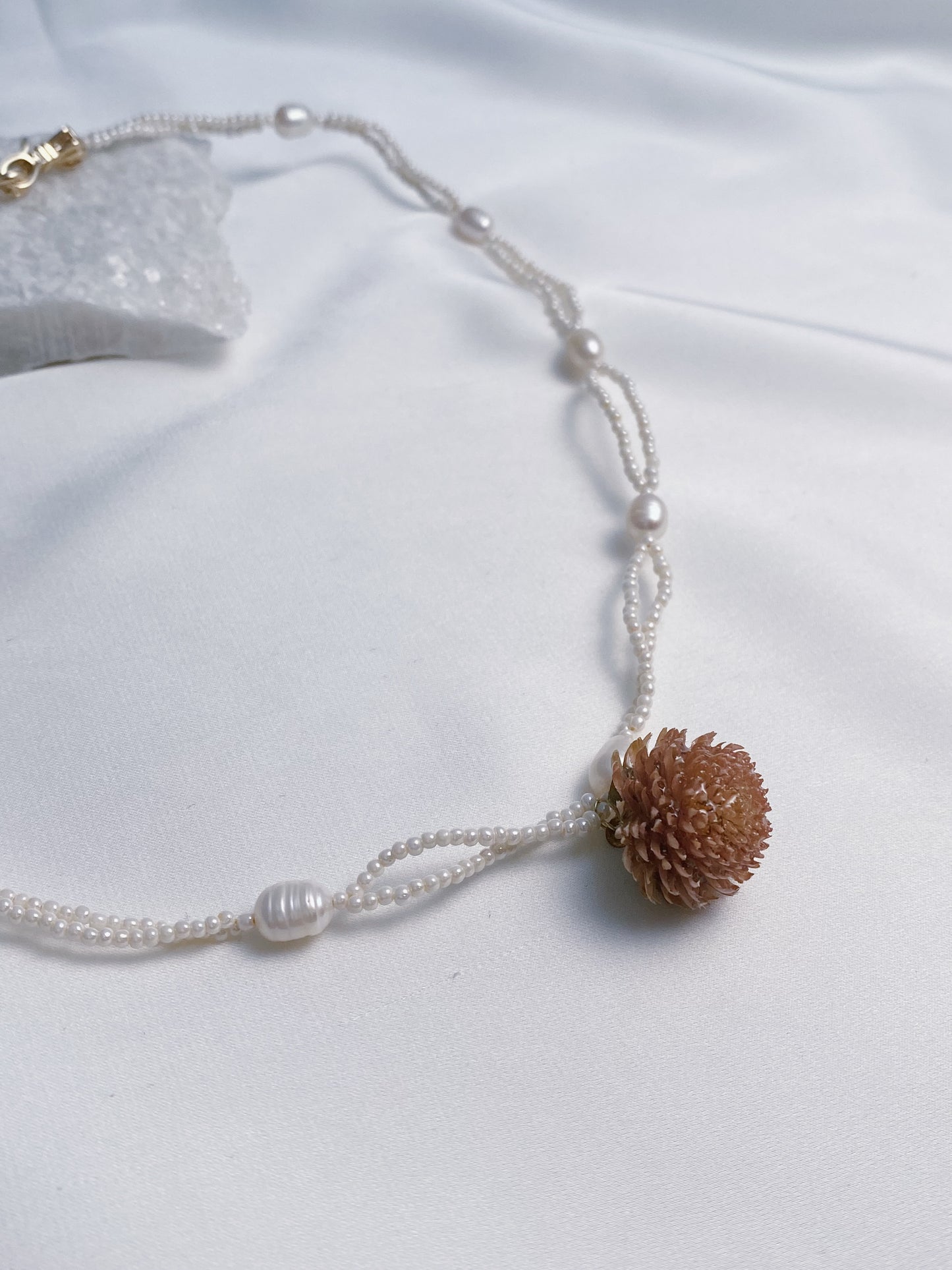 Button Bloom Elegance Pearls Necklace