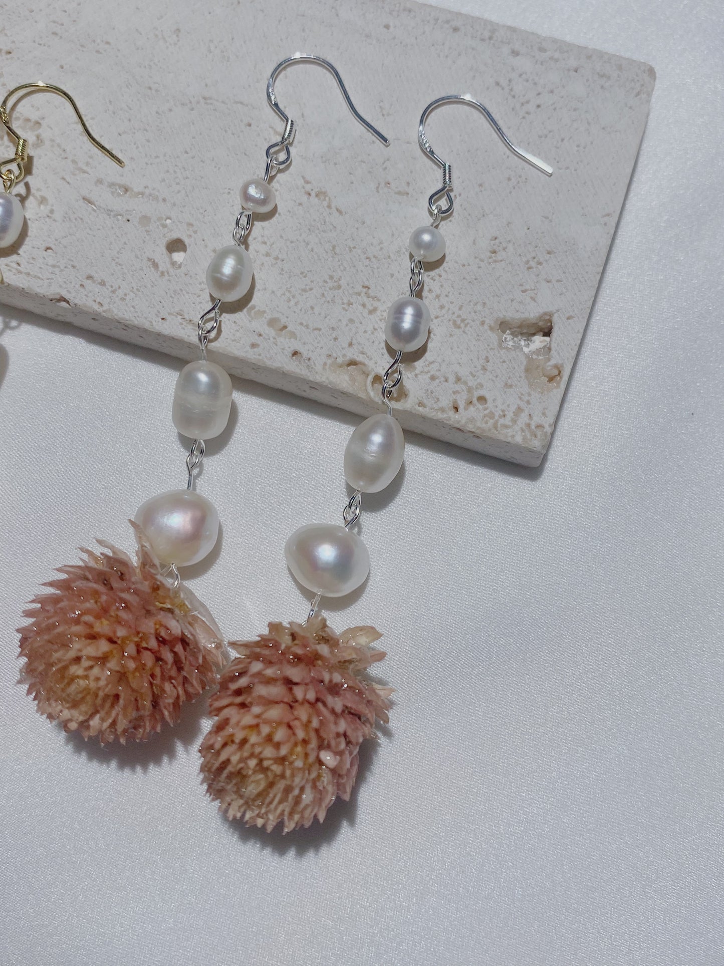 Button Bloom Elegance Pearls Dangle