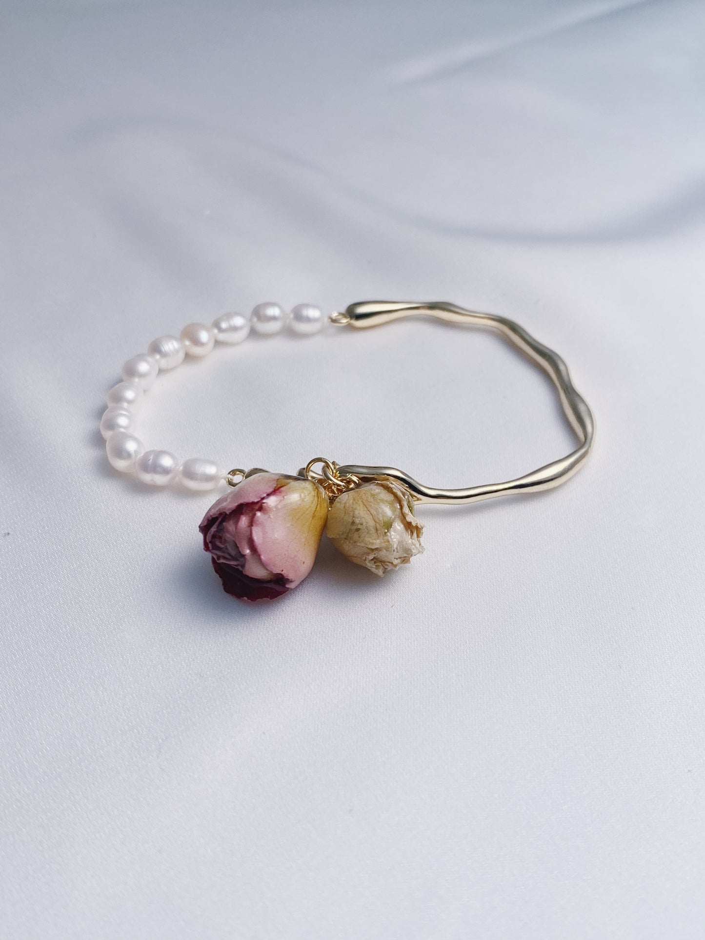 Elegance Rose Pearl Bangle