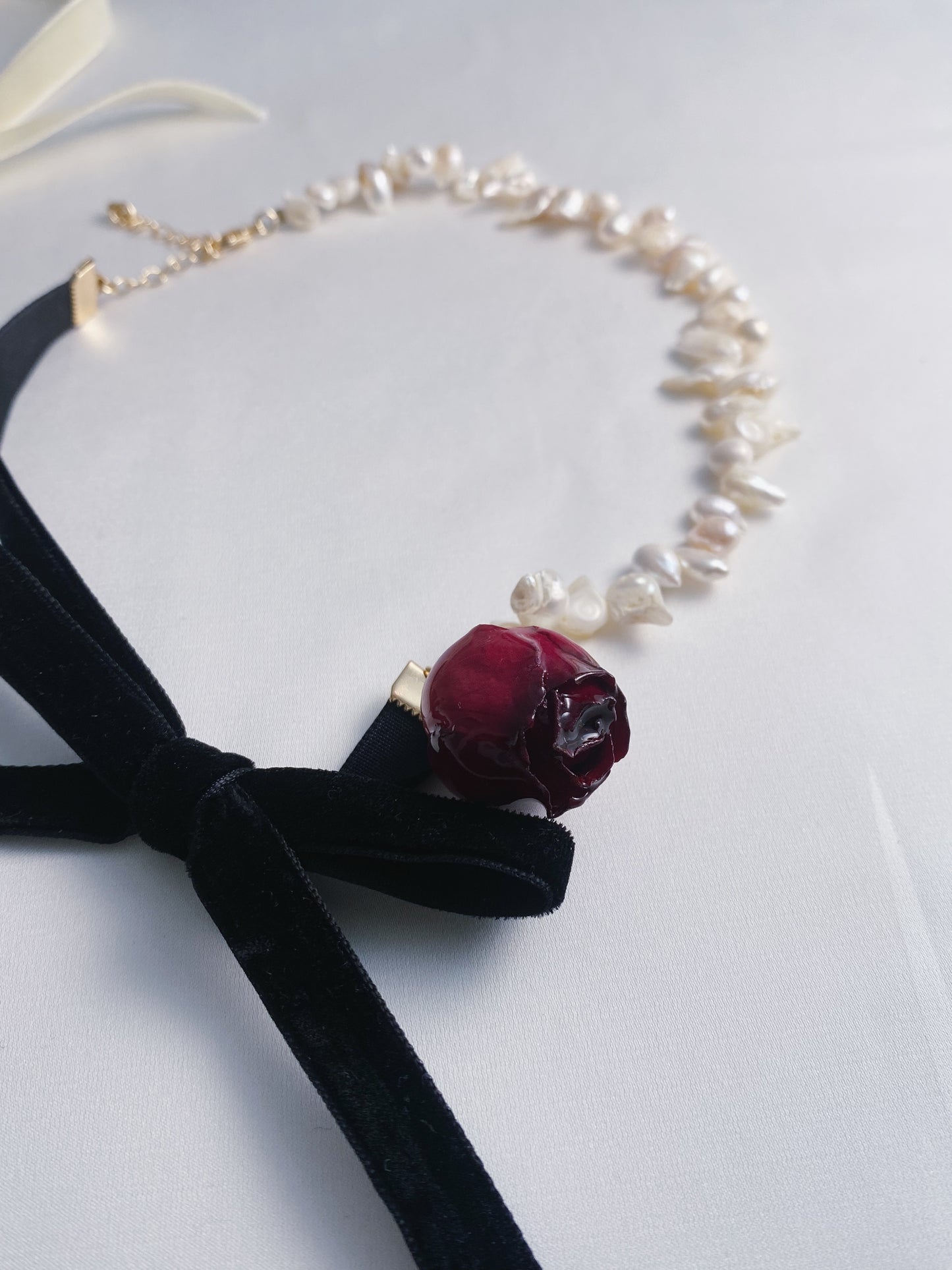 Isabella Roses Baroque Pearl Bow Necklace